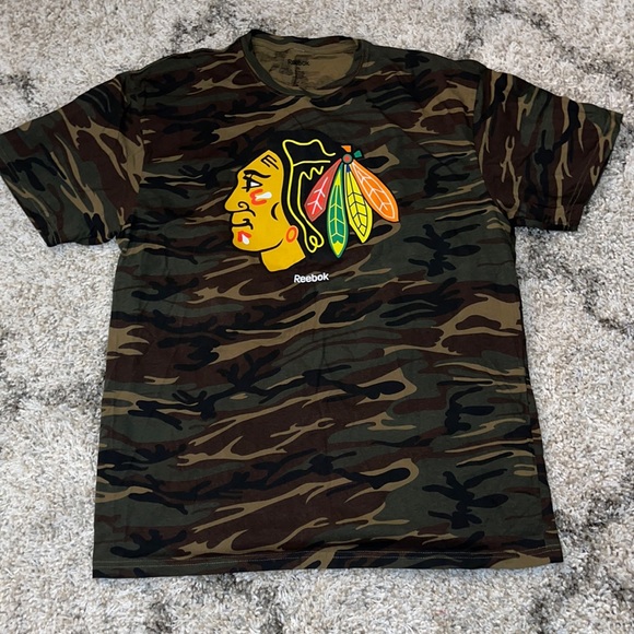 Reebok NHL Chicago Blackhawks Hockey Camo T-Shirt - Picture 1 of 4